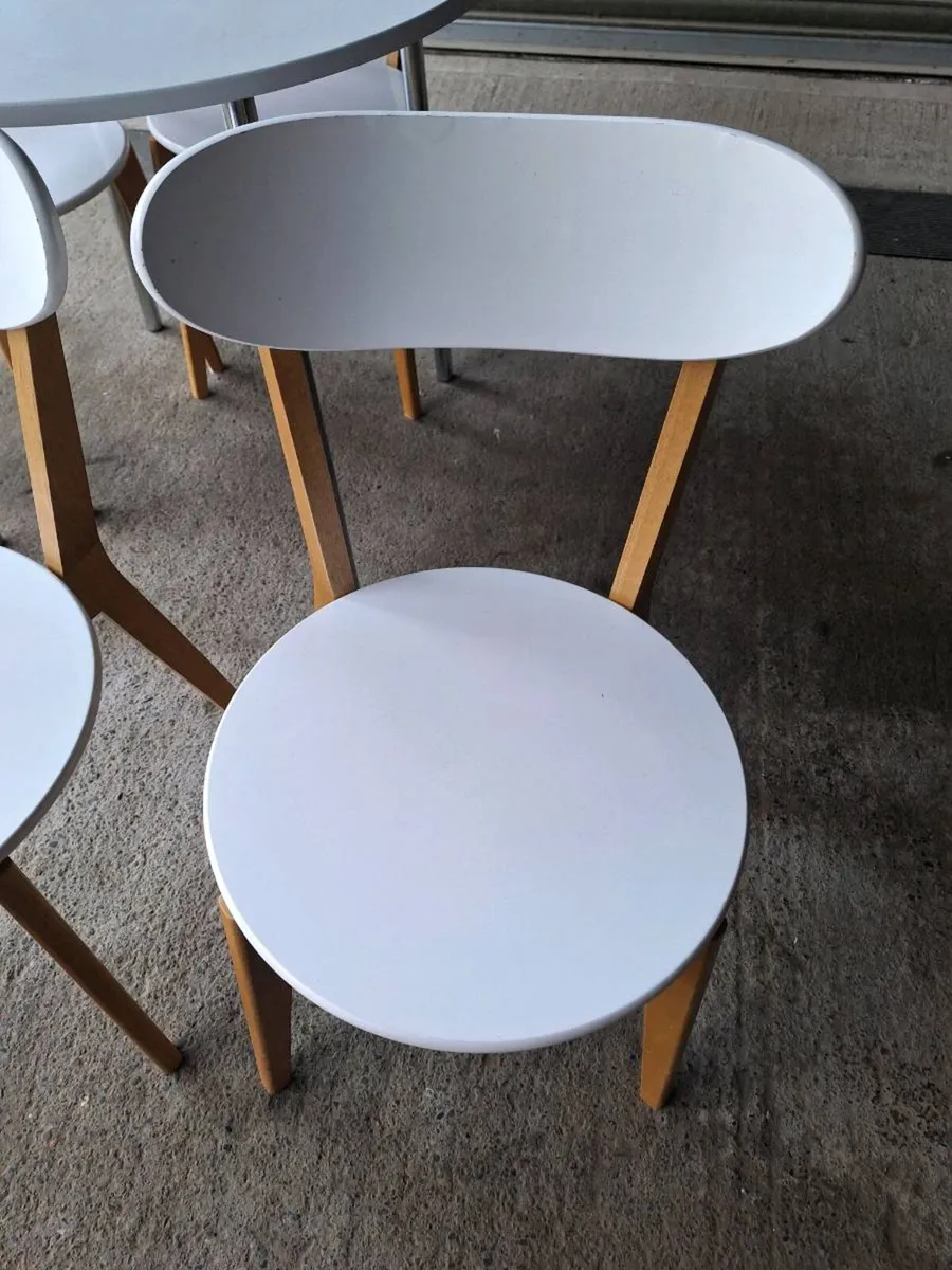 Round table with 4 chairs - Image 4