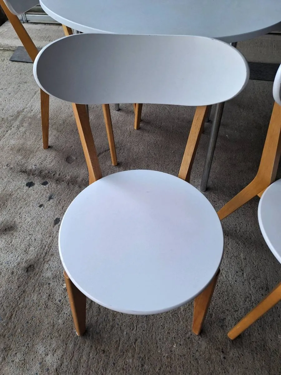 Round table with 4 chairs - Image 3