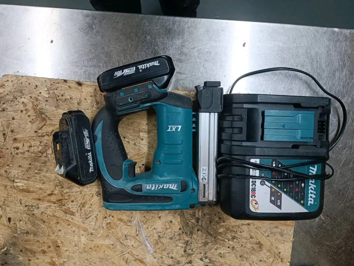 Makita stapler gun