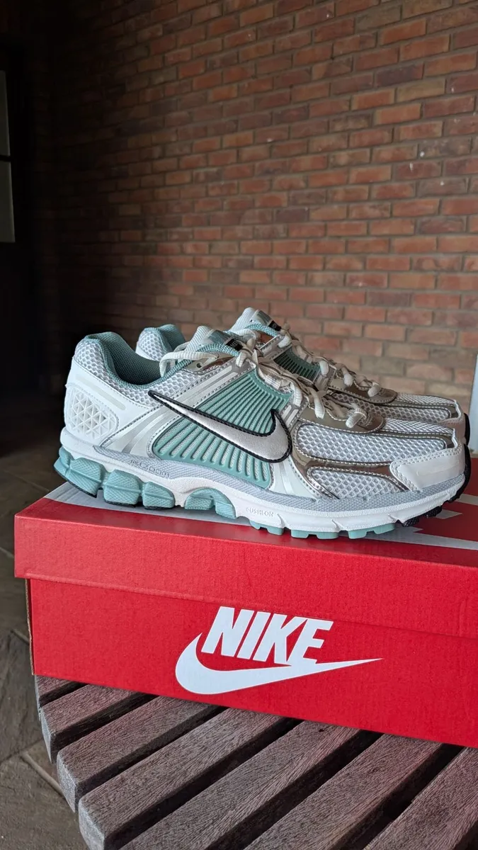 Never Worn Nike Vomero Zoom 5s - Image 2