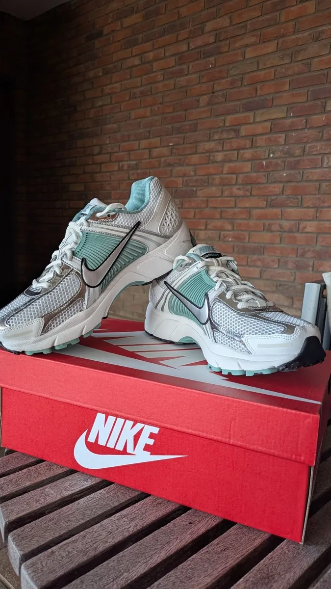 Never Worn Nike Vomero Zoom 5s - Image 1