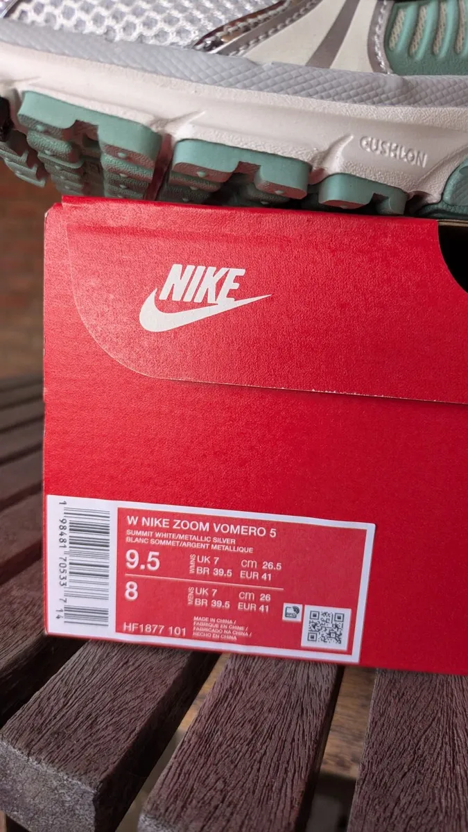 Never Worn Nike Vomero Zoom 5s - Image 3