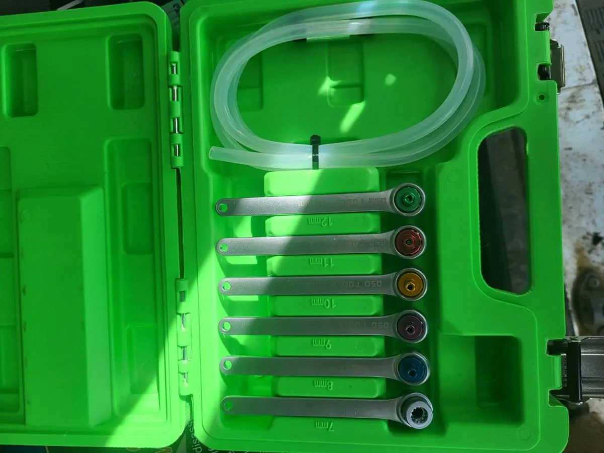 Brake bleeder wrenches - Image 1