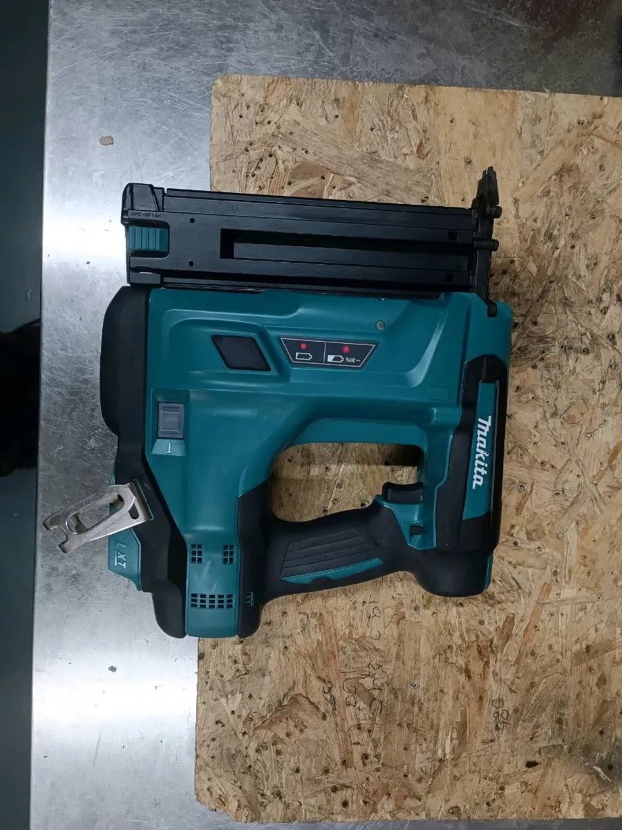 Makita dbn 500 18 ga pin gun. Body only