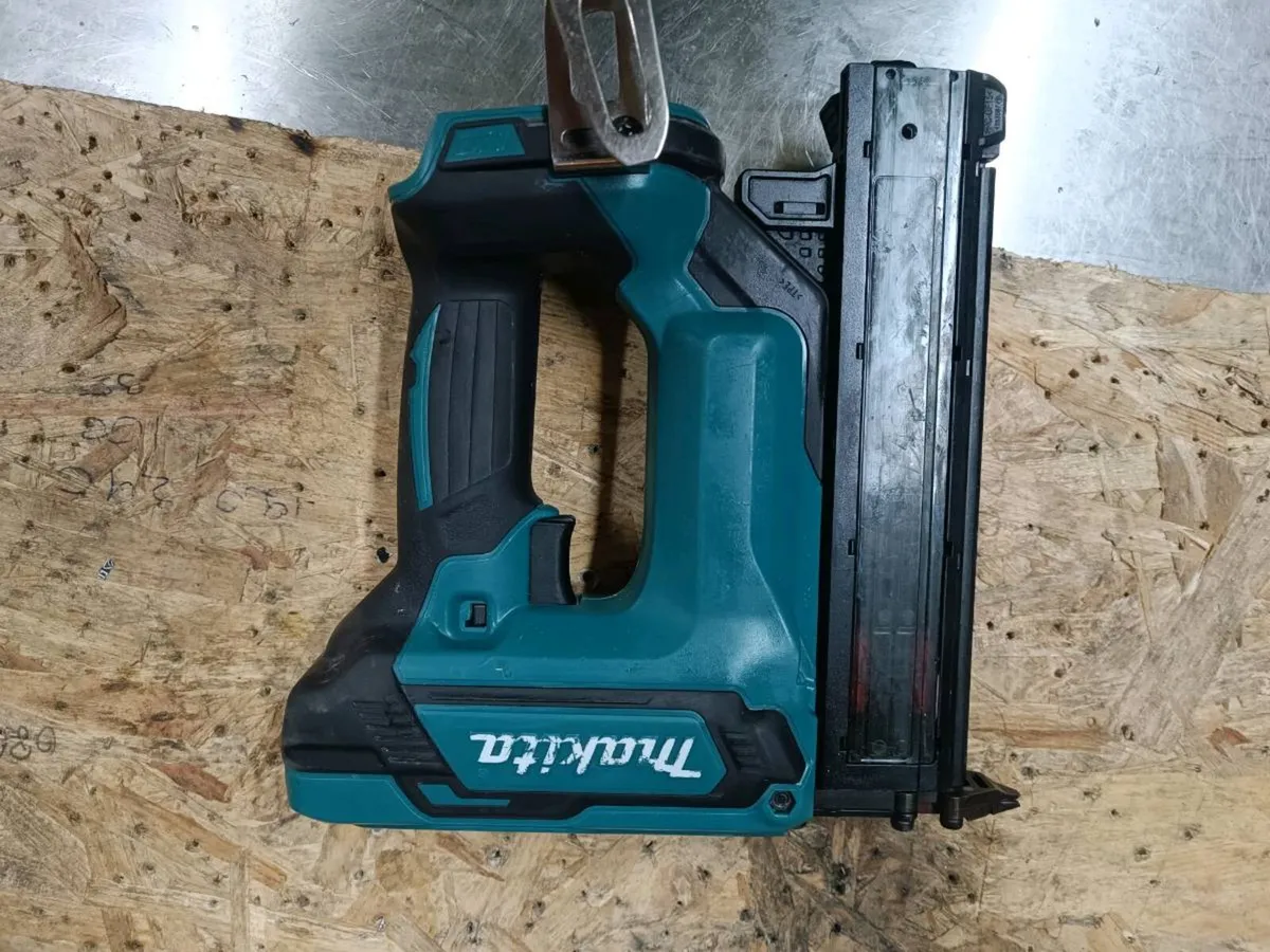 Makita dfn350 18ga pin gun. Body only