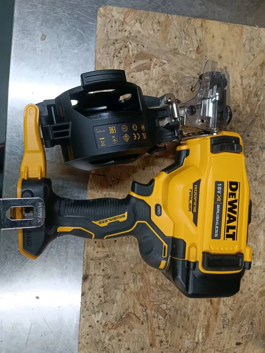 DeWalt dcn45rn roofing nailer. Brand new