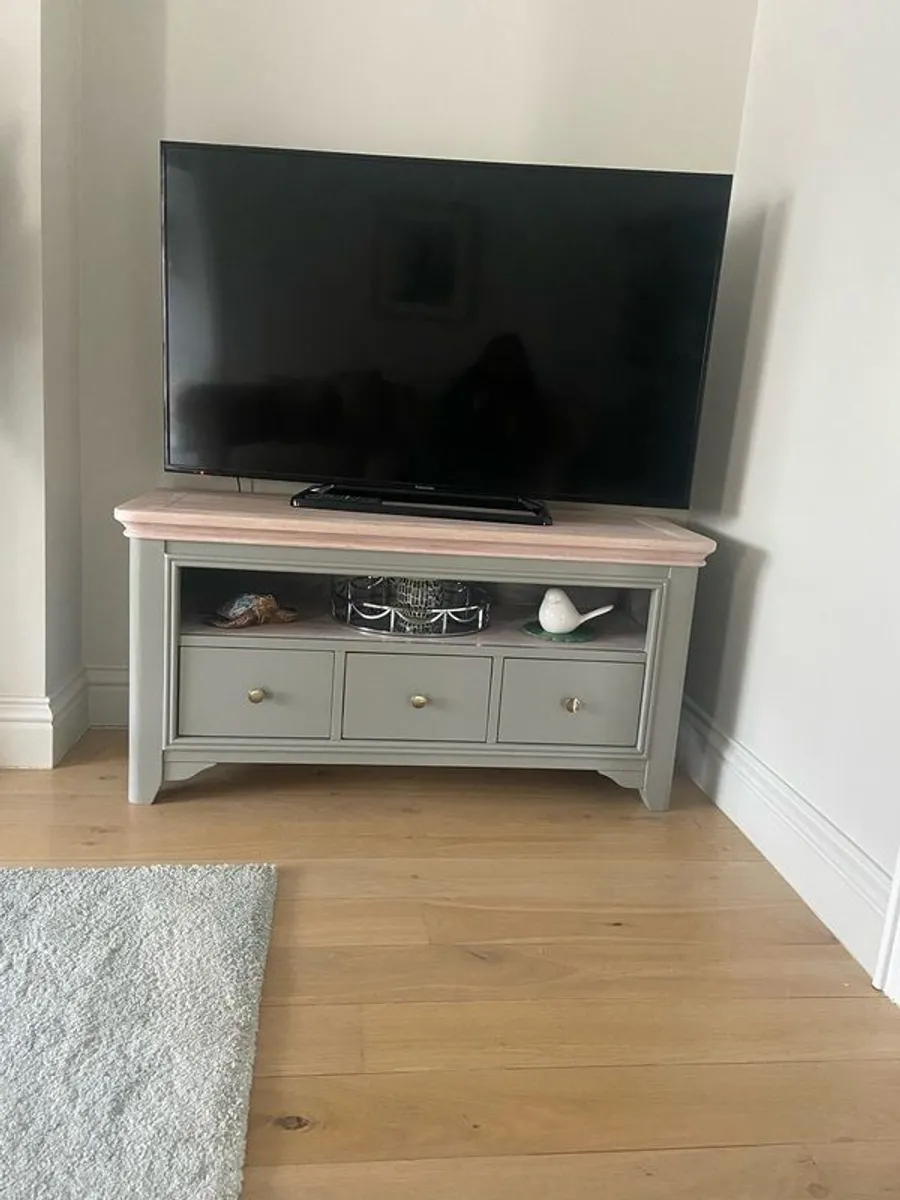 solid oak tv unit - Image 1