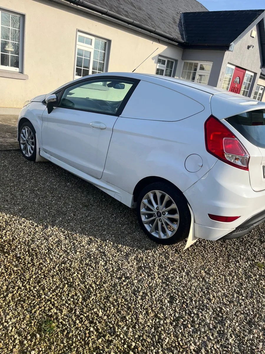 Ford fiesta van - Image 3