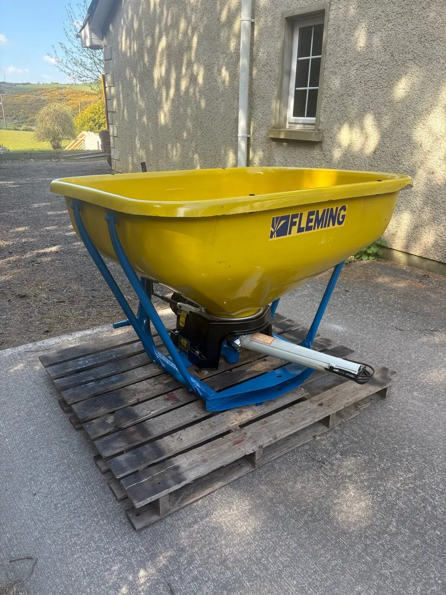 Fleming 500Kg Fertliser Sower - Image 2