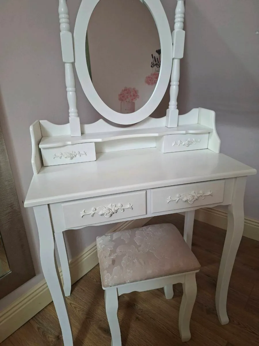 Vanity Table - Image 1