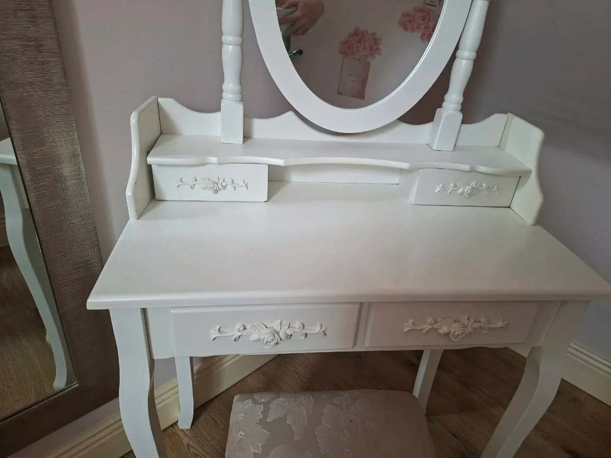 Vanity Table - Image 2