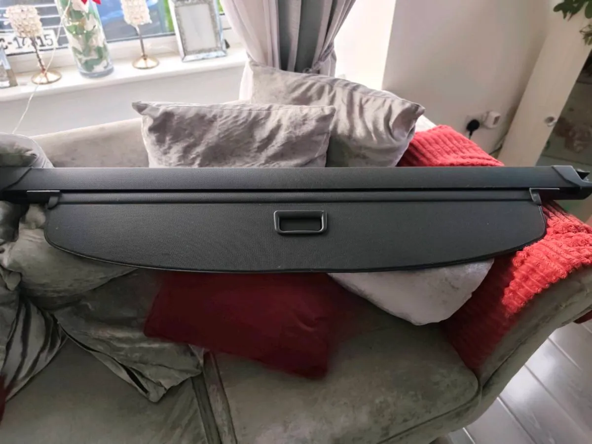 Genuine Audi Q7 booth blind - Image 3