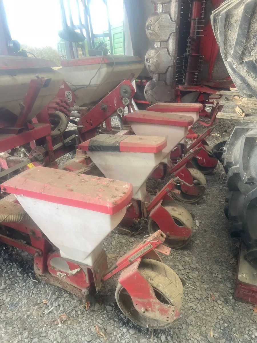 Accord 4 Row Maize Seeder - Image 4