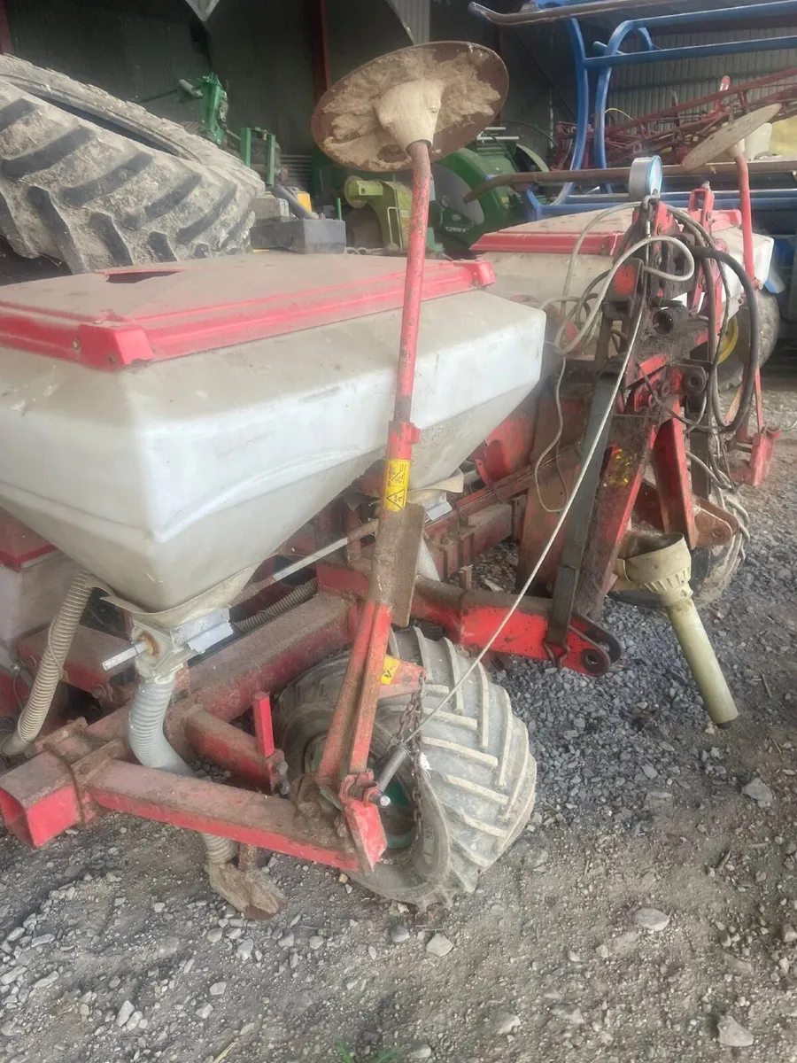 Accord 4 Row Maize Seeder - Image 1