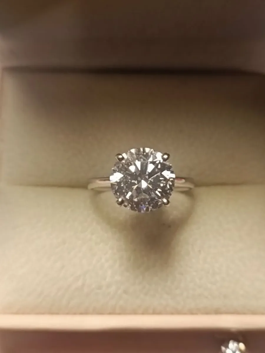 18ct White Gold 3 ct Lab Diamond Solitaire Ring - Image 1