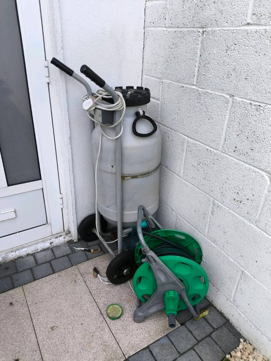 40 tube solar collector and pumping station - Image 4