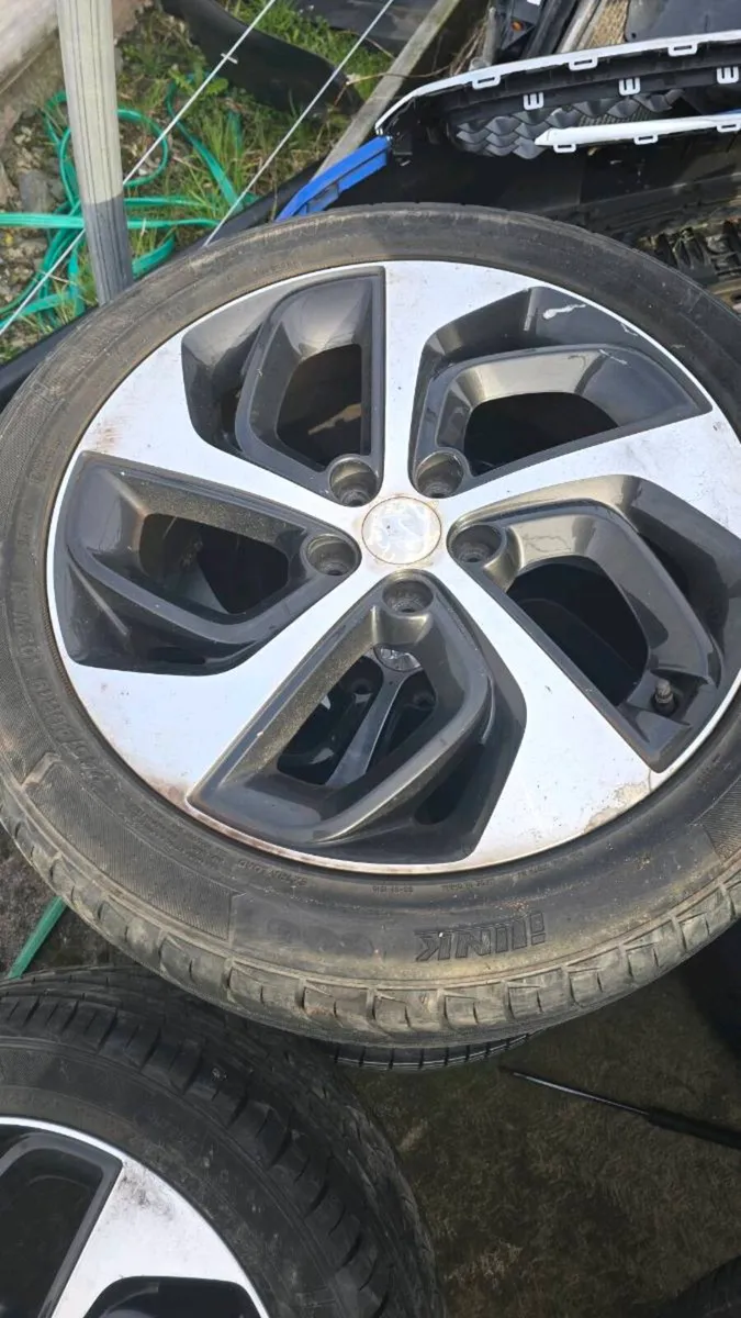 Tucson R19 245/45 - Image 2