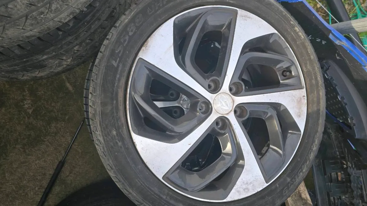 Tucson R19 245/45 - Image 3