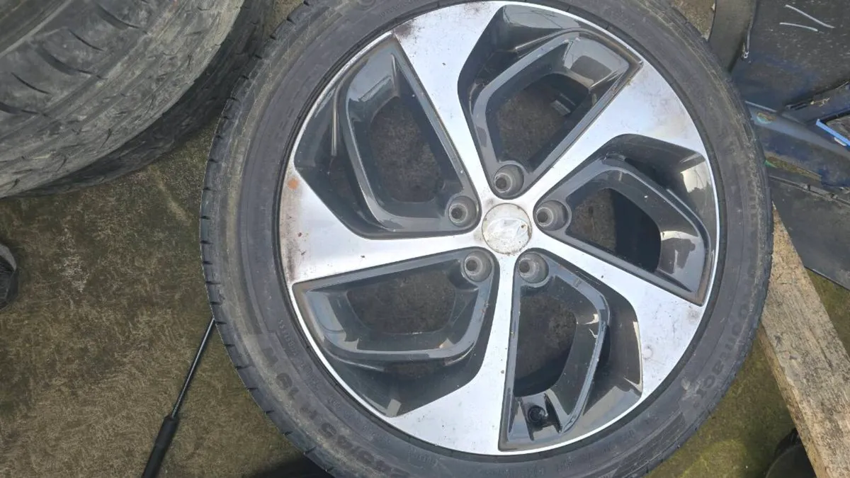 Tucson R19 245/45 - Image 4