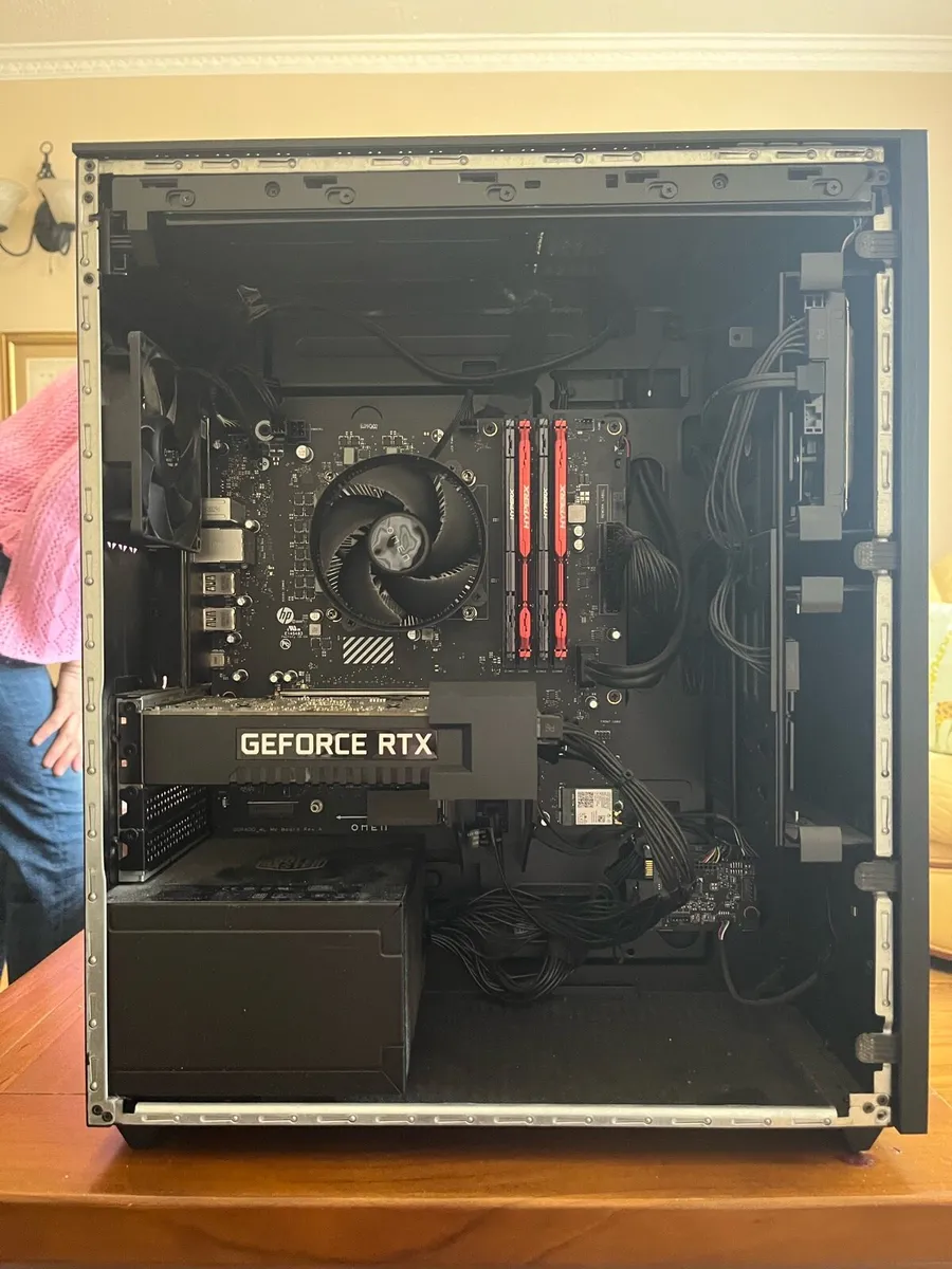 OMEN 25L GAMING PC. Need it gone soon. Name price - Image 3