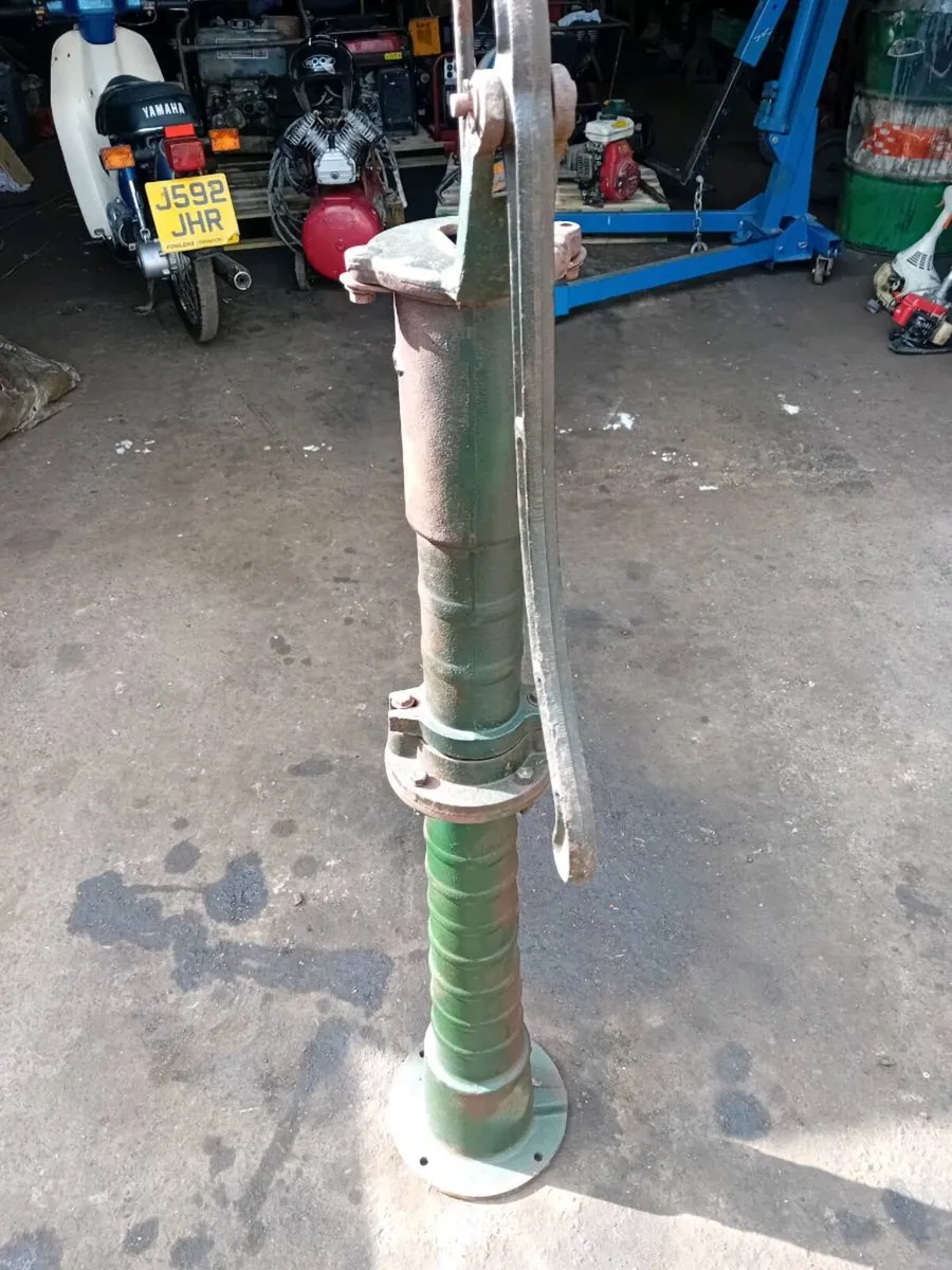 Vintage Cast Iron Water pump - Image 2