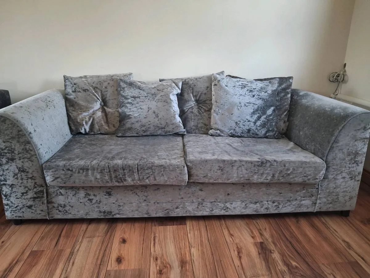 3 piece beige suite. 3 seat  + 2 seat grey sofa - Image 4