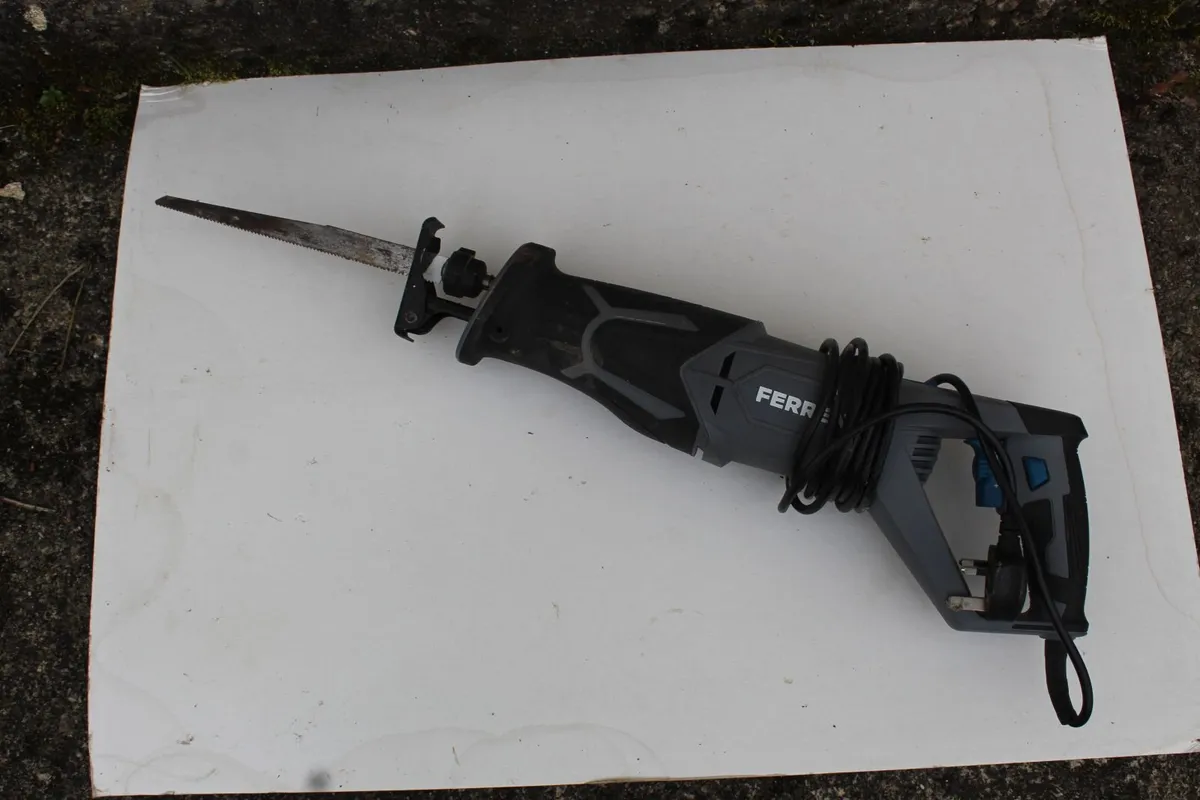 Electric Saw - Image 2