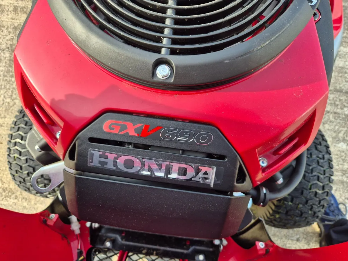 Honda 2625 ride on lawnmower - Image 2