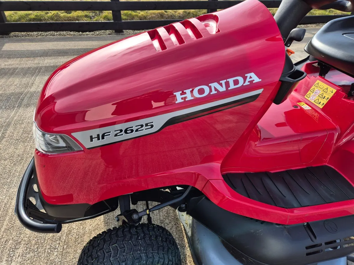Honda 2625 ride on lawnmower - Image 4