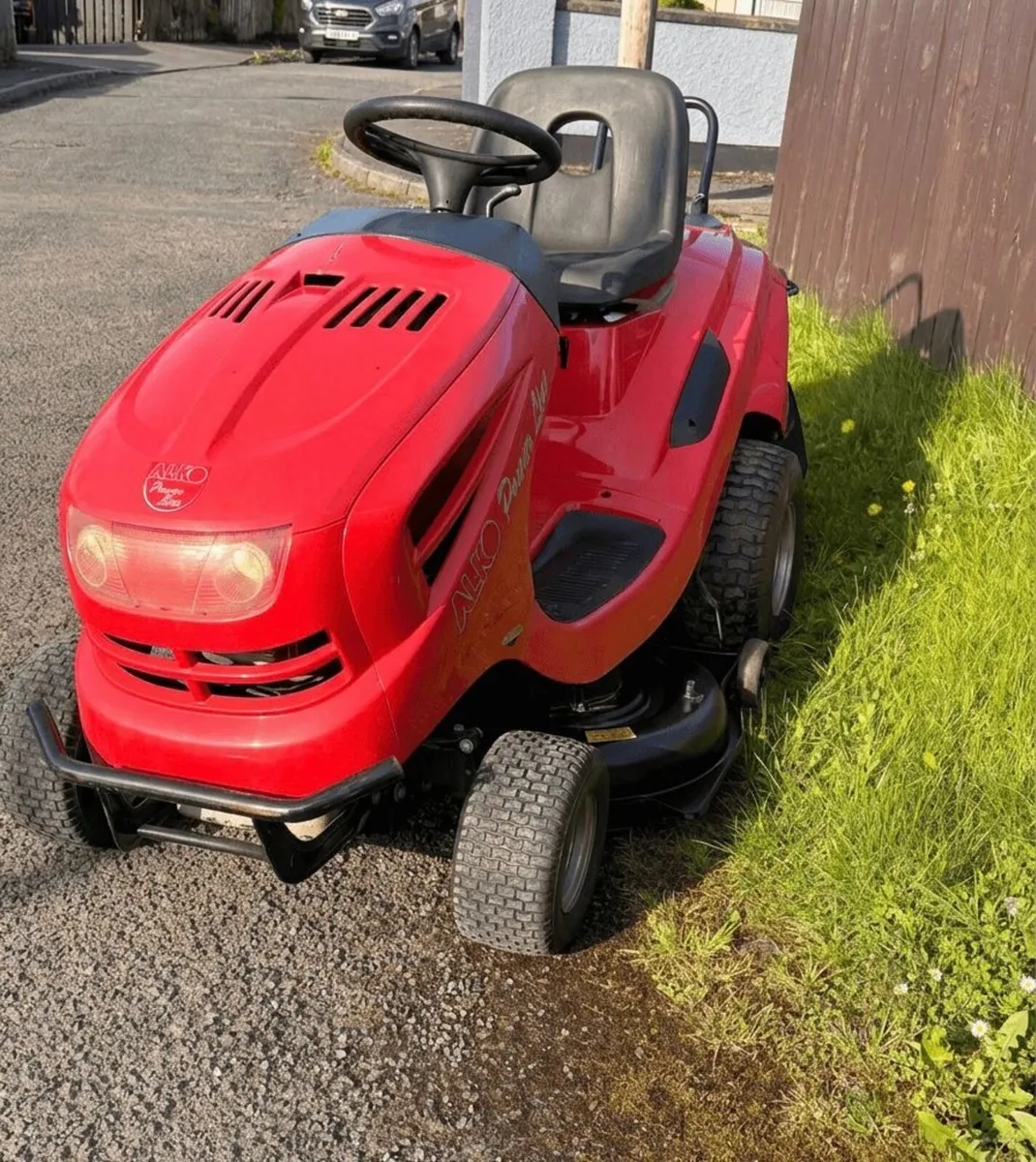 Ride on lawnmower - Image 3
