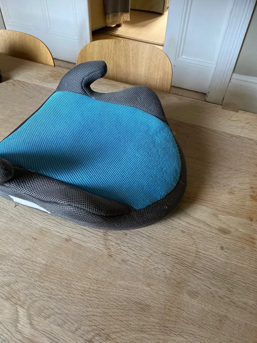 Car booster seat for sale . - Image 1