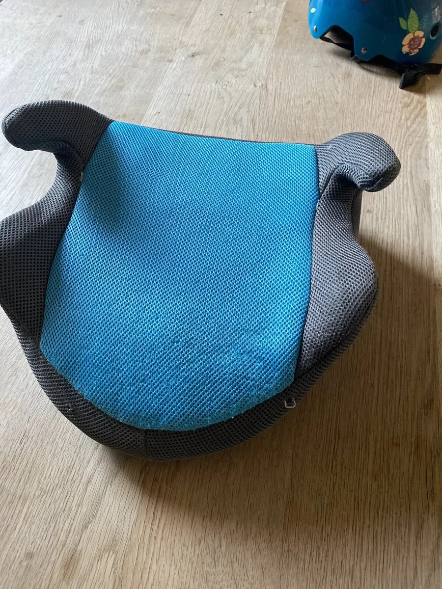 Car booster seat for sale . - Image 2