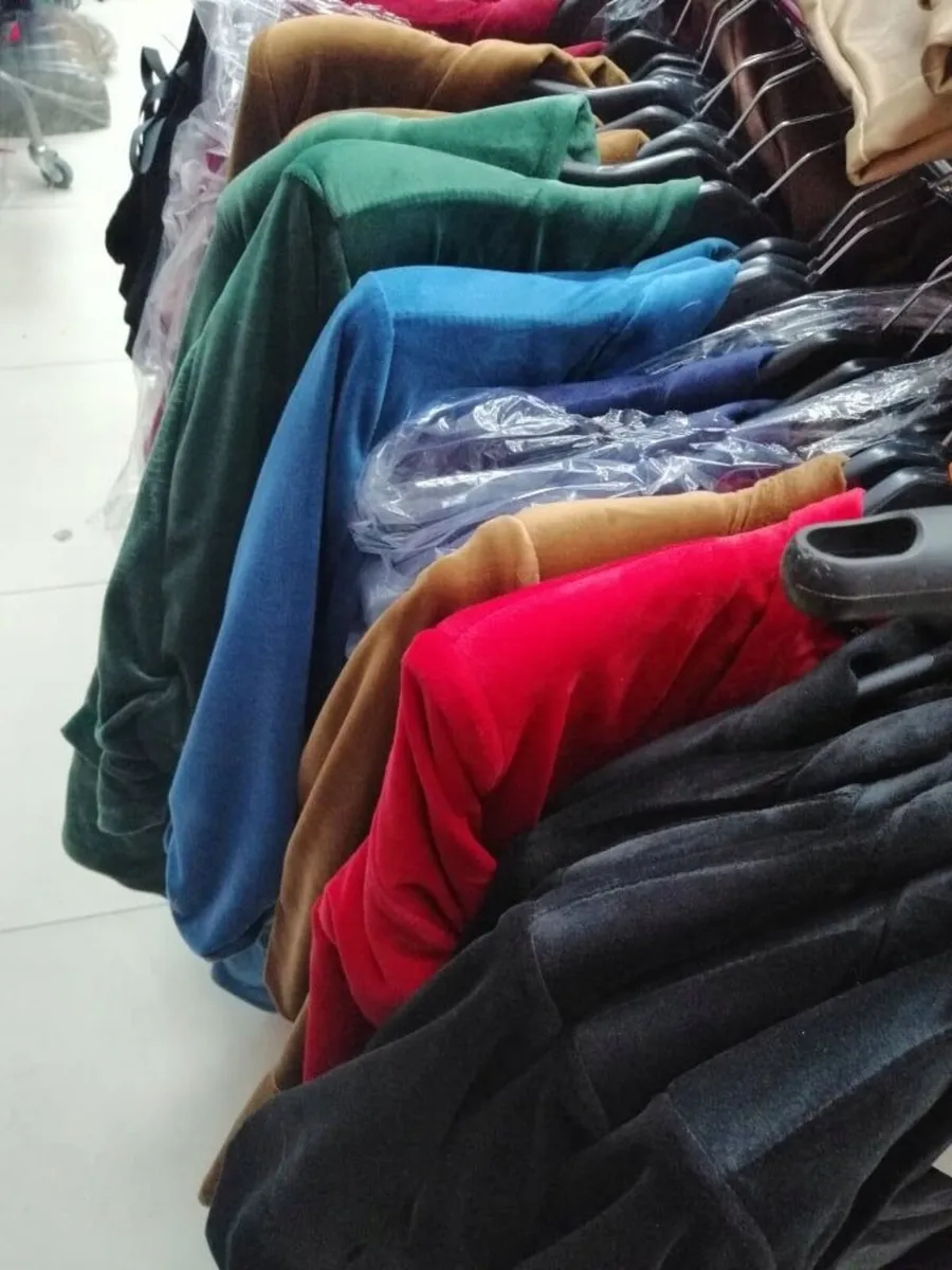 A three-pieces Wang Yellow Neon set with a skirt - Image 4