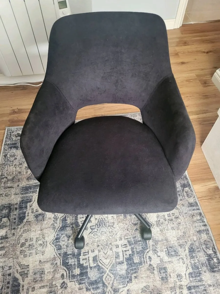 Black velvet office chair - Image 1
