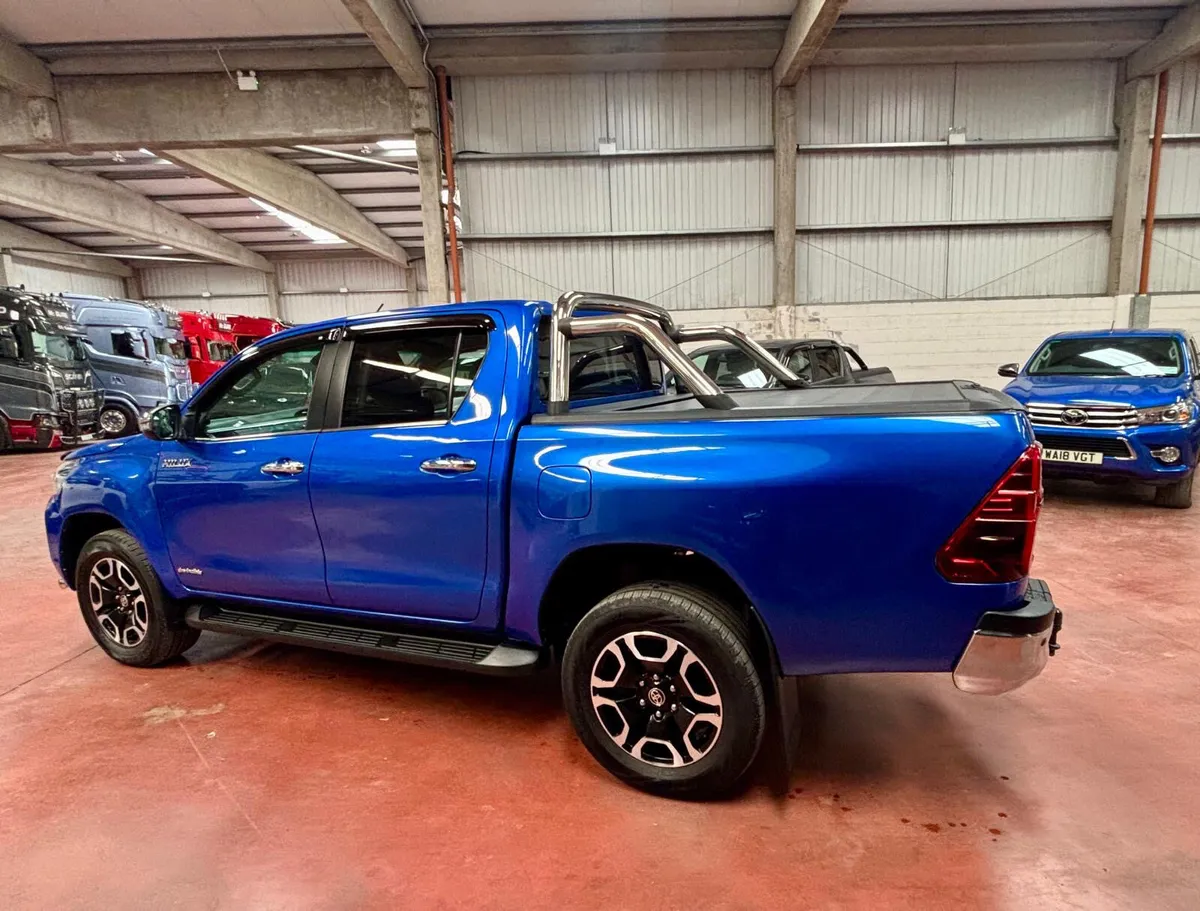 2021 Toyota Hilux Invincible 2.8 Auto - Image 3