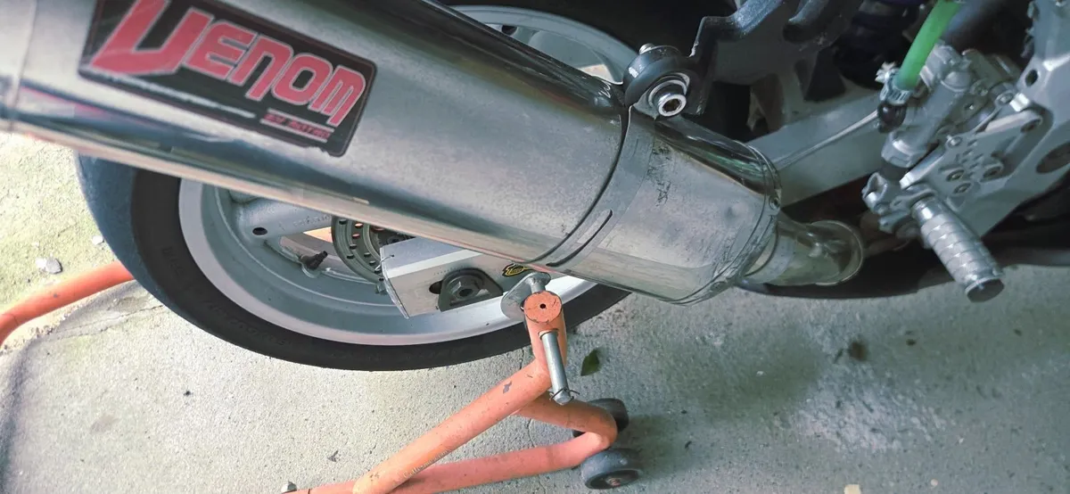 Suzuki SV650 track Bike motorbike - Image 4