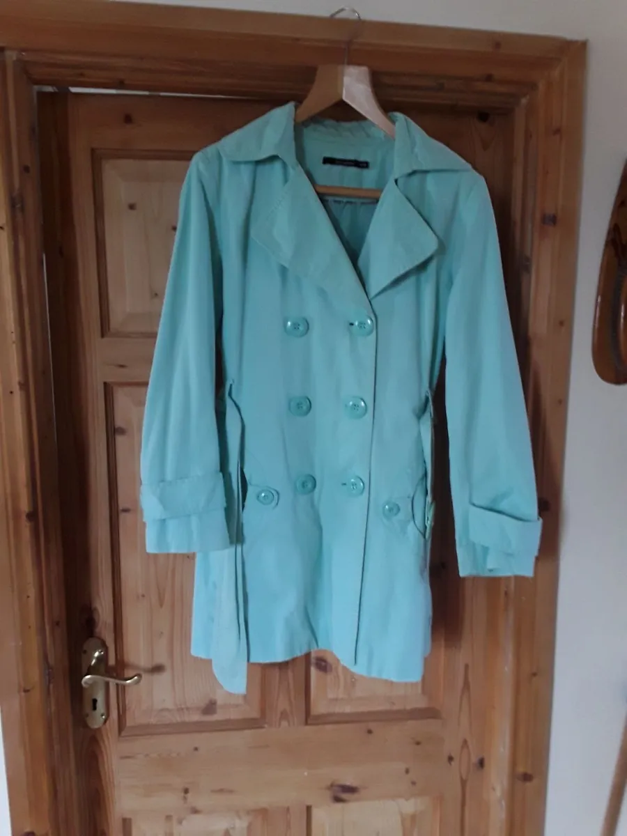 Ladies lovely pastel green coat size 12 - Image 1