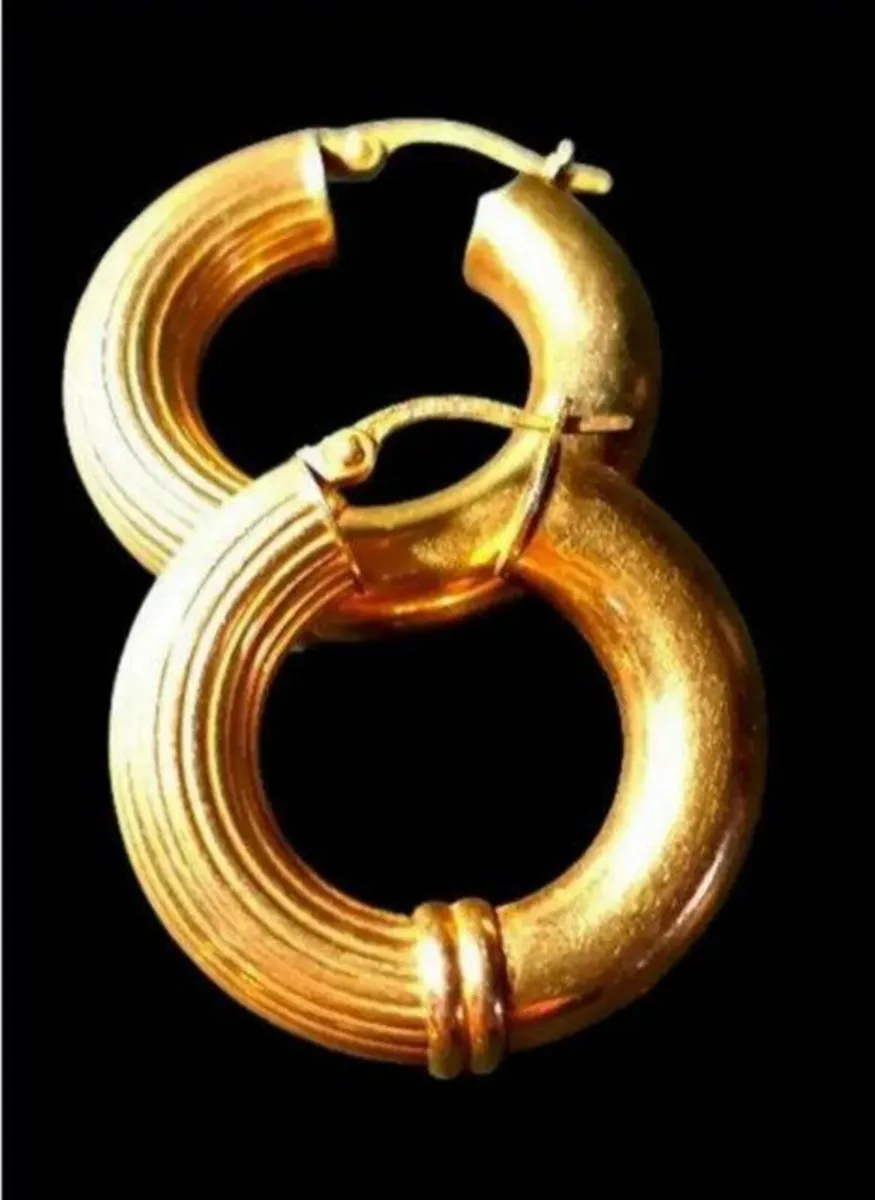 Vintage 9ct Gold Hallmarked Chunky Earrings - Image 2