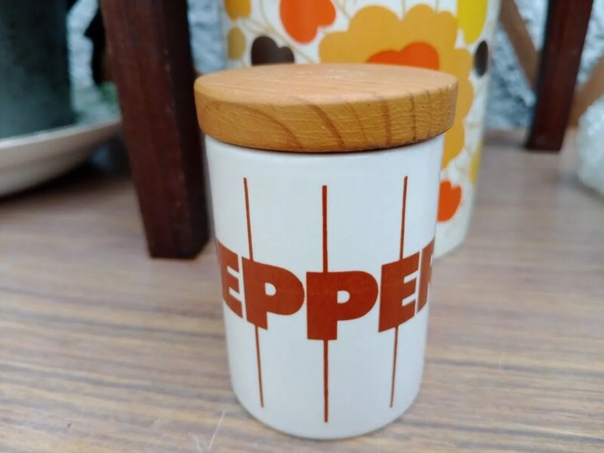 Hornsea pepper shaker - Image 1