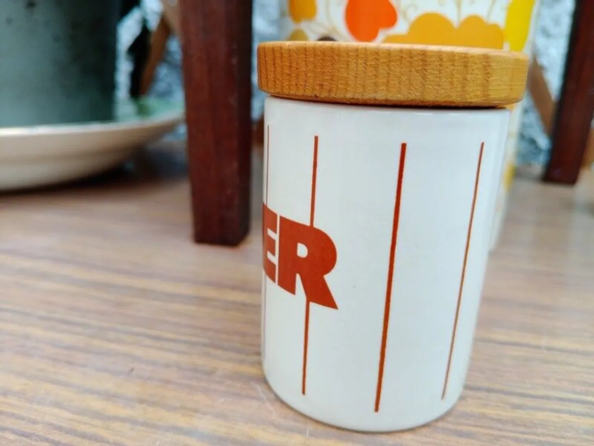 Hornsea pepper shaker - Image 2