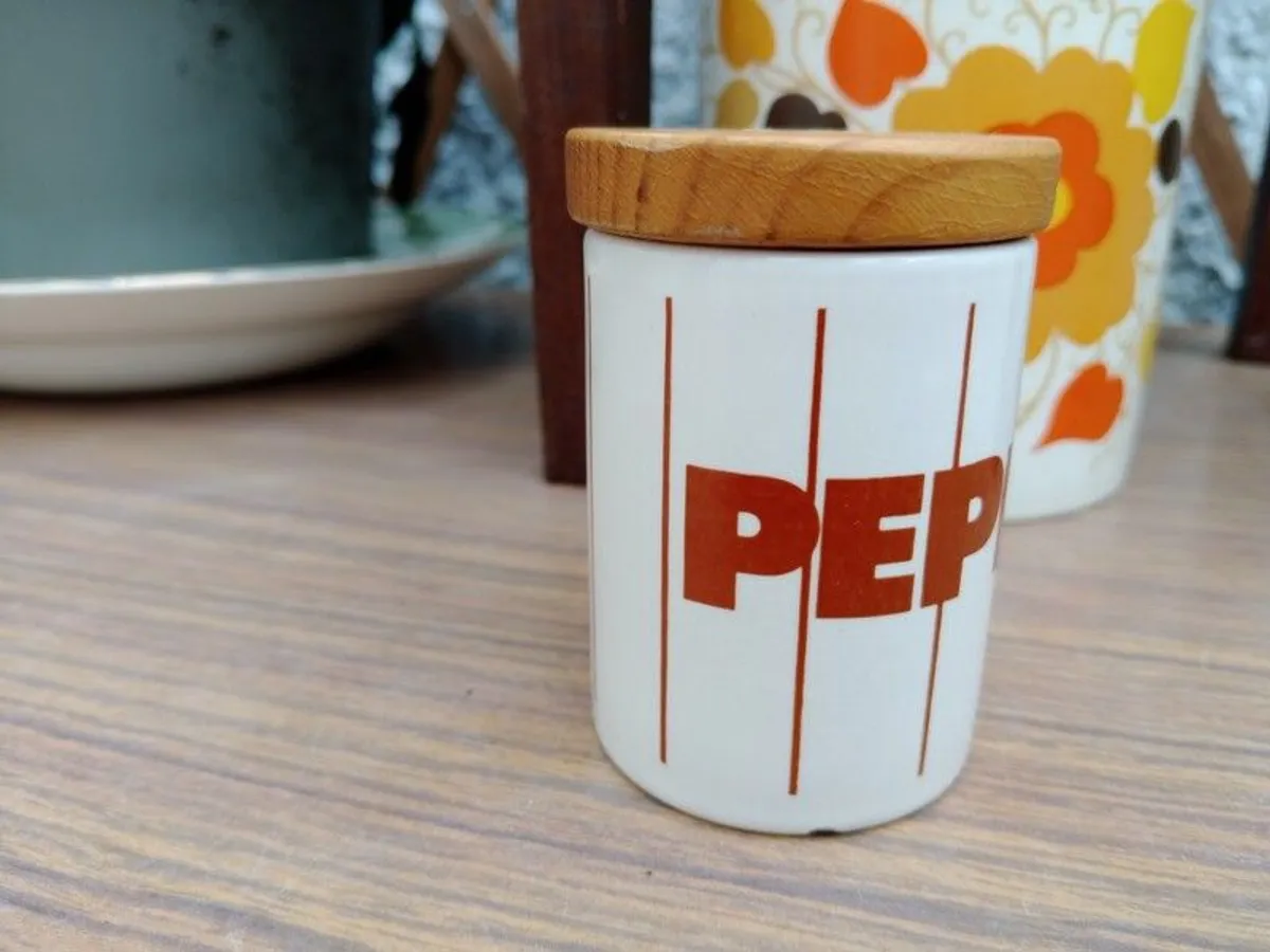 Hornsea pepper shaker - Image 4