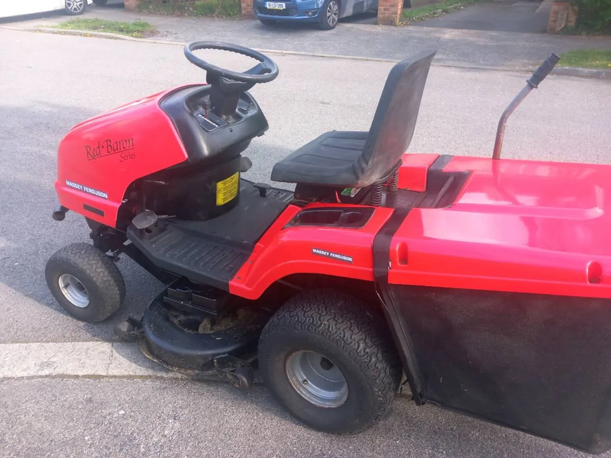 Ride on lawnmower - Image 3