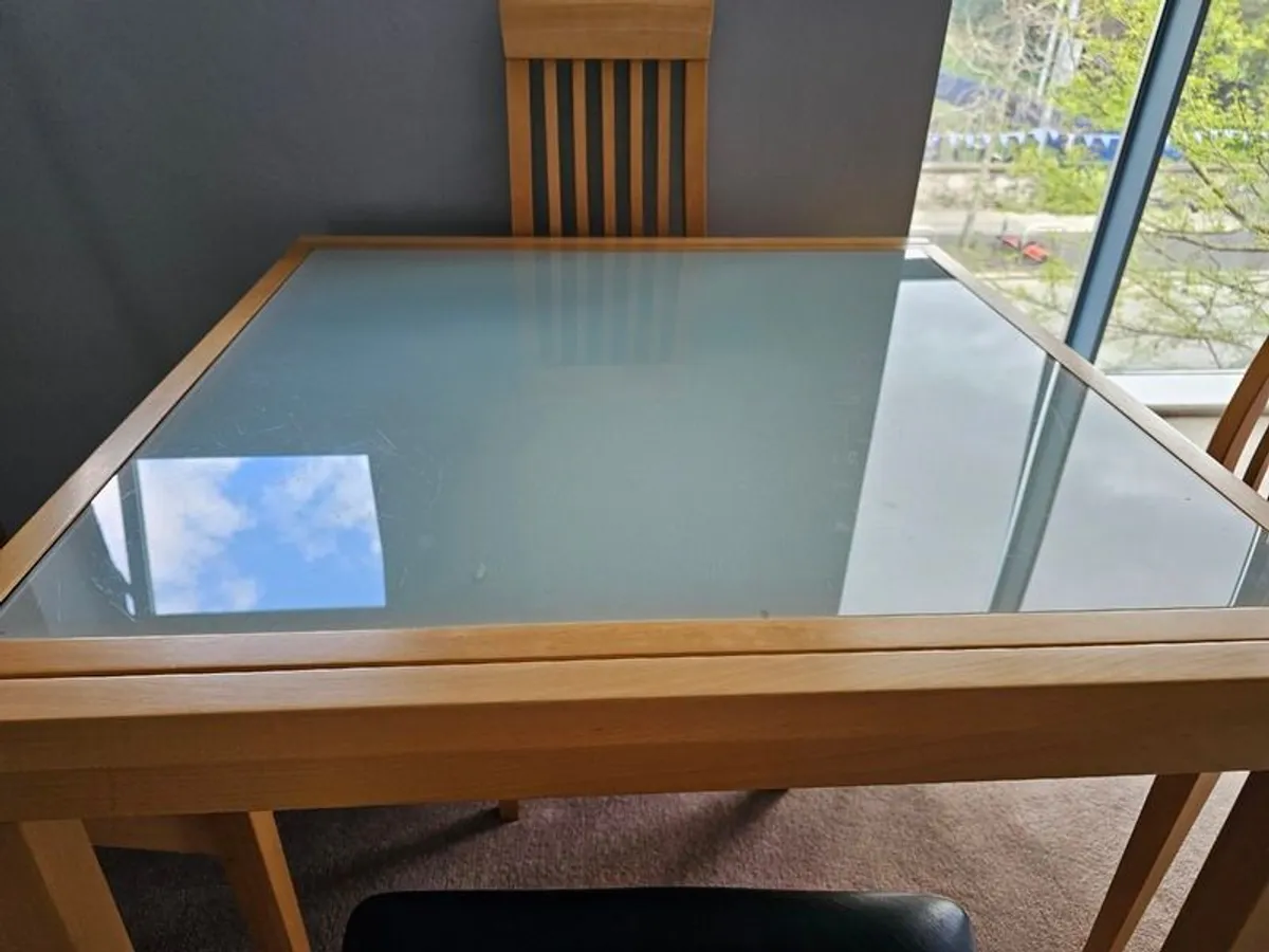 Table and Chairs - Image 2