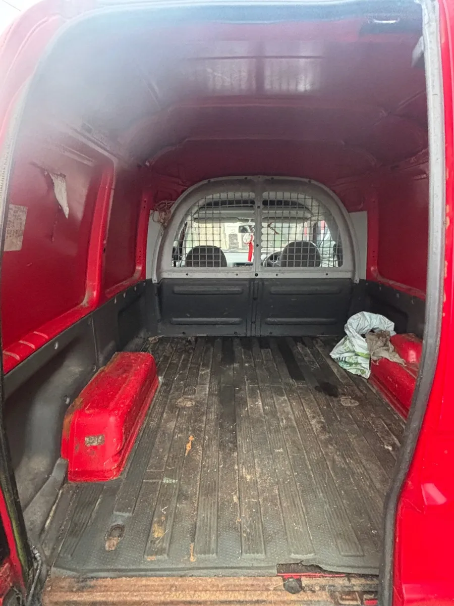 Volkswagen Caddy 2004 - Image 2