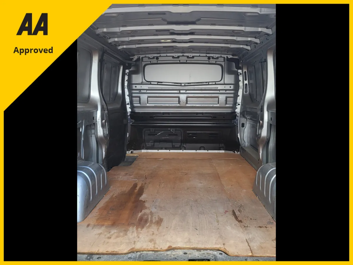 Nissan Primastar LWB 130 SV MY22 4DR - Image 4