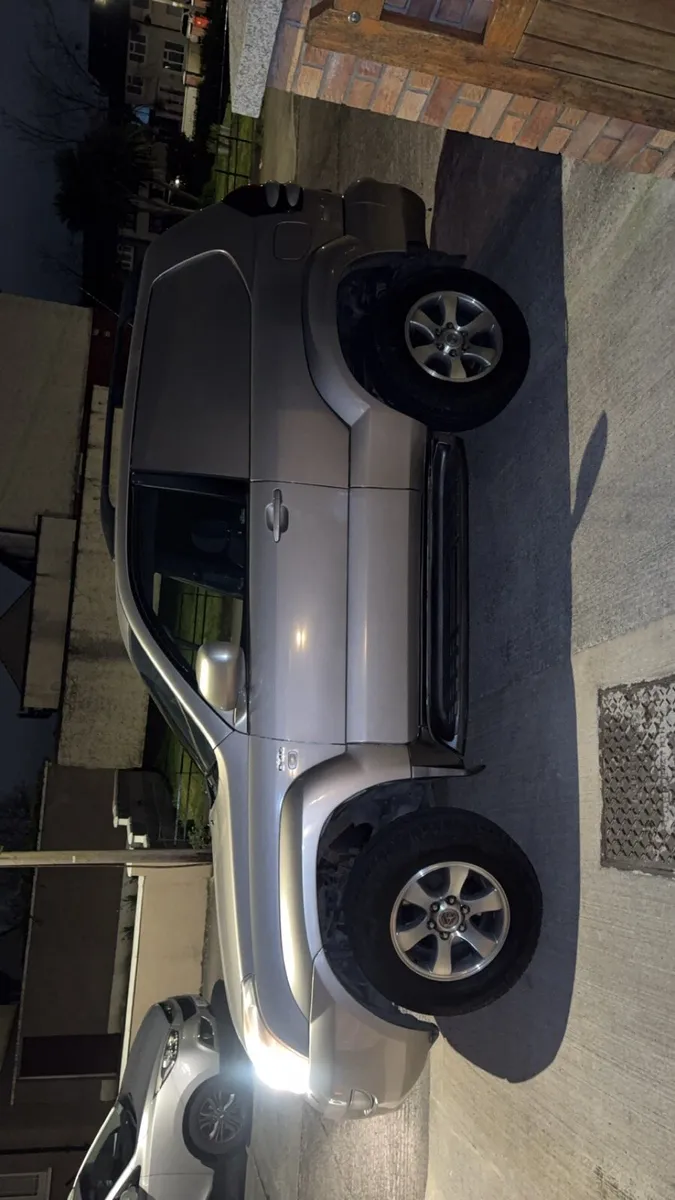 Toyota Land Cruiser - Image 3