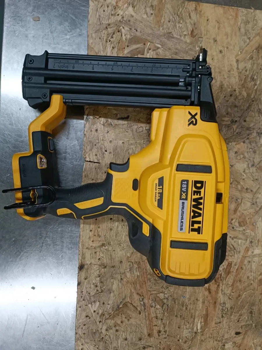 DeWalt dcn 680 18ga pin gun. Brand new