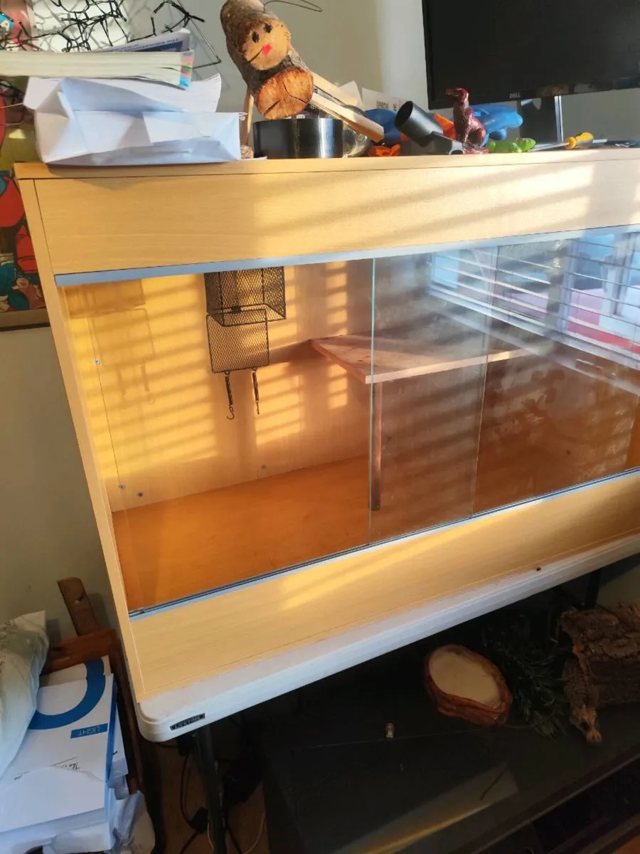 2 snake enclosures - Image 1