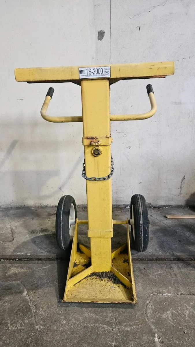 Truck trailer stand - Image 1