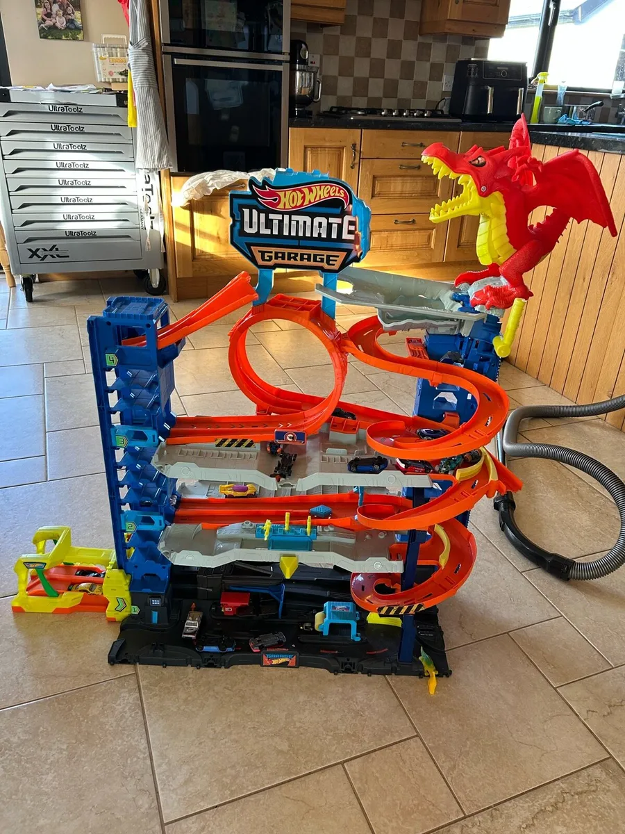 Hot Wheels Car Garage